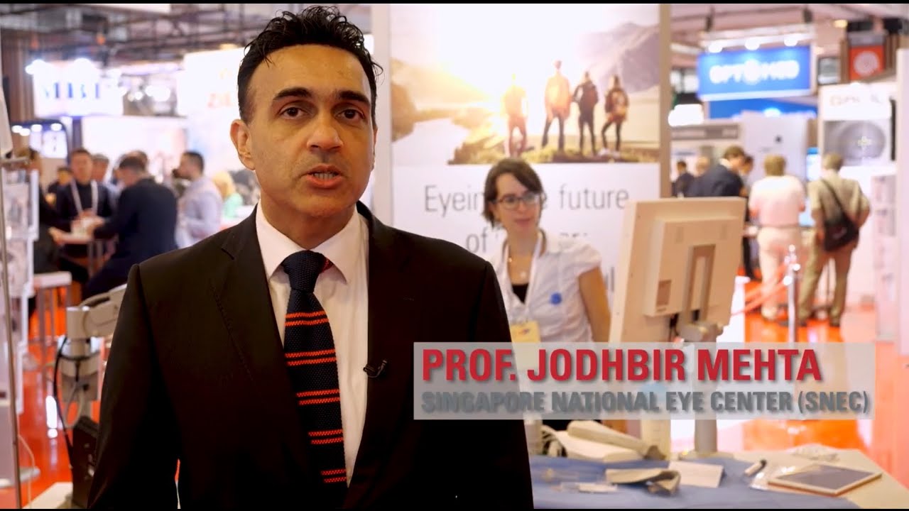 Prof. Mehta shows the advantages of FEMTO LDV Z8 and its latest lenticule application 