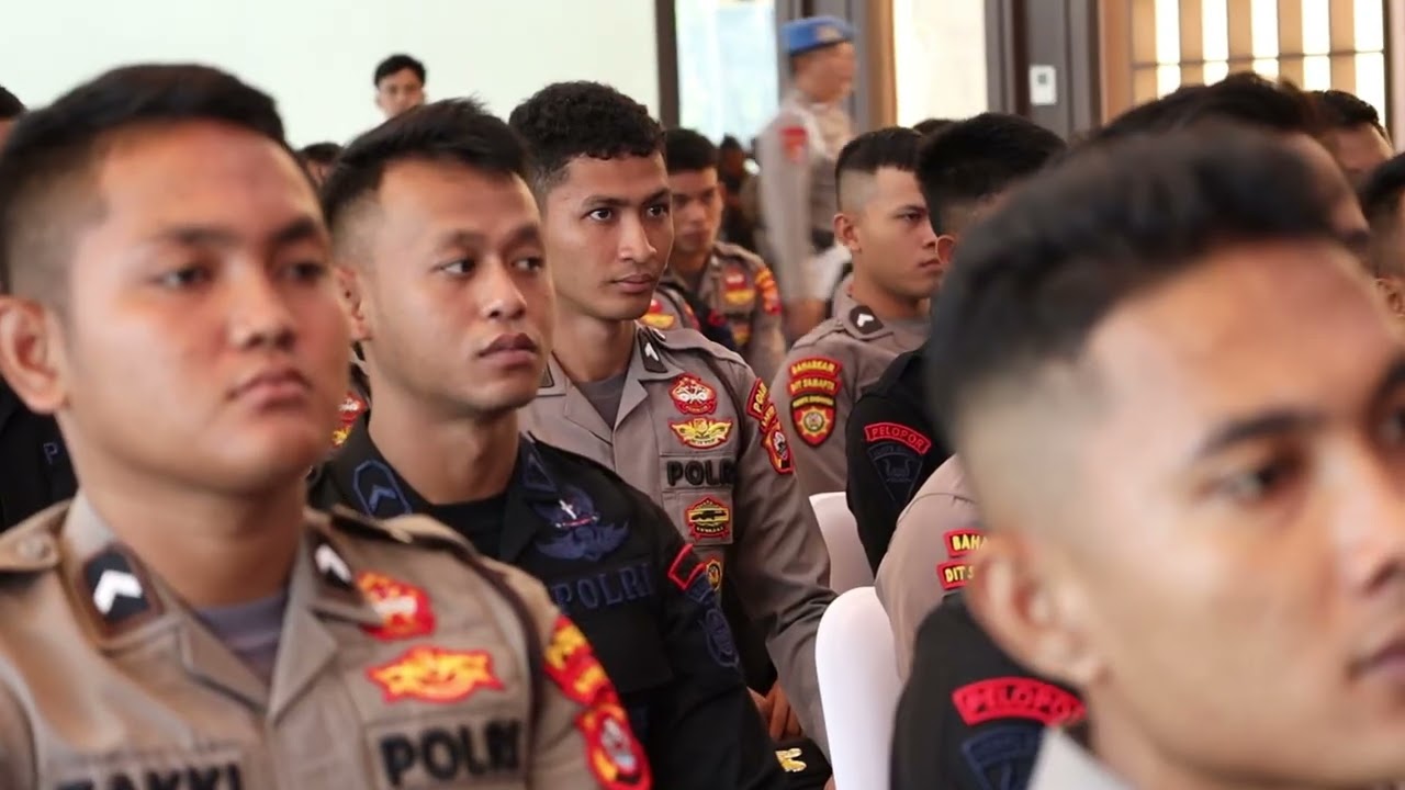 PENGUATAN PELAYANAN ADMINISTRASI SDM MELALUI PENDEKATAN KEPEMIMPINAN PELAYANAN