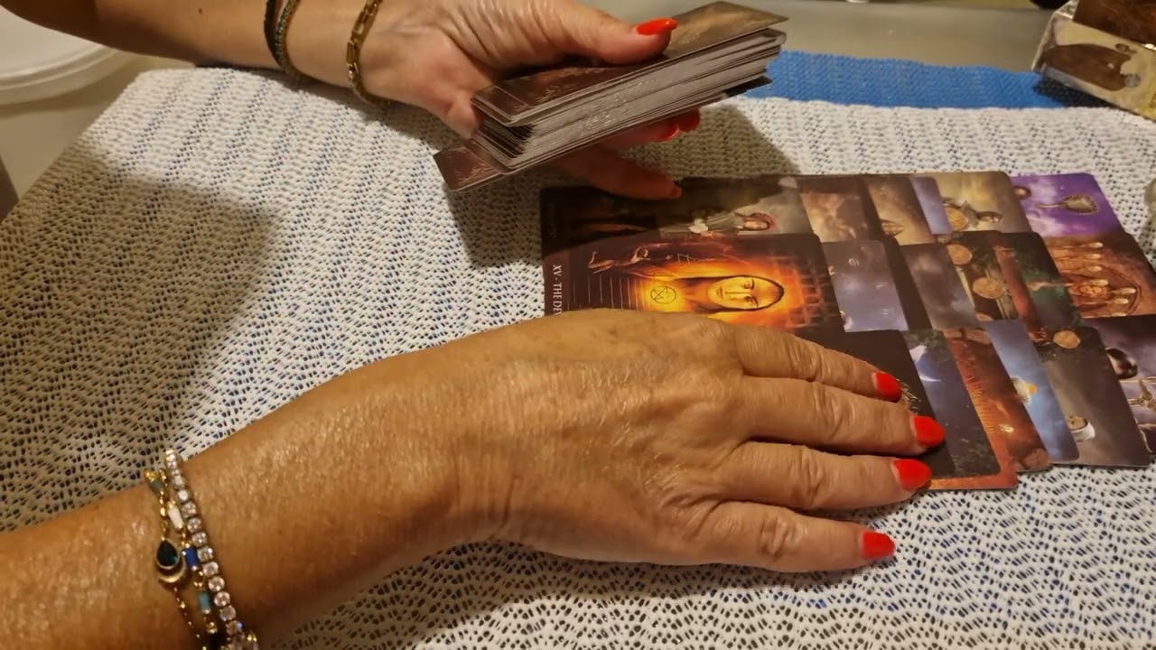 🍀🍀🍀⚘️⚘️⚘️ Τι τον κάνει χαρούμενο και τι τον ανησυχεί όταν σας σκέφτεται ♥️♥️♥️♥️