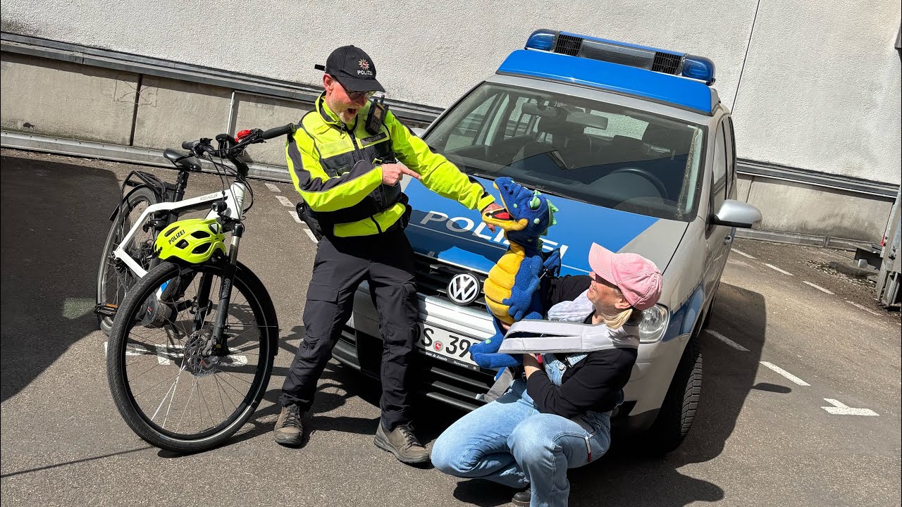 Drache Valentin bei der Polizei
