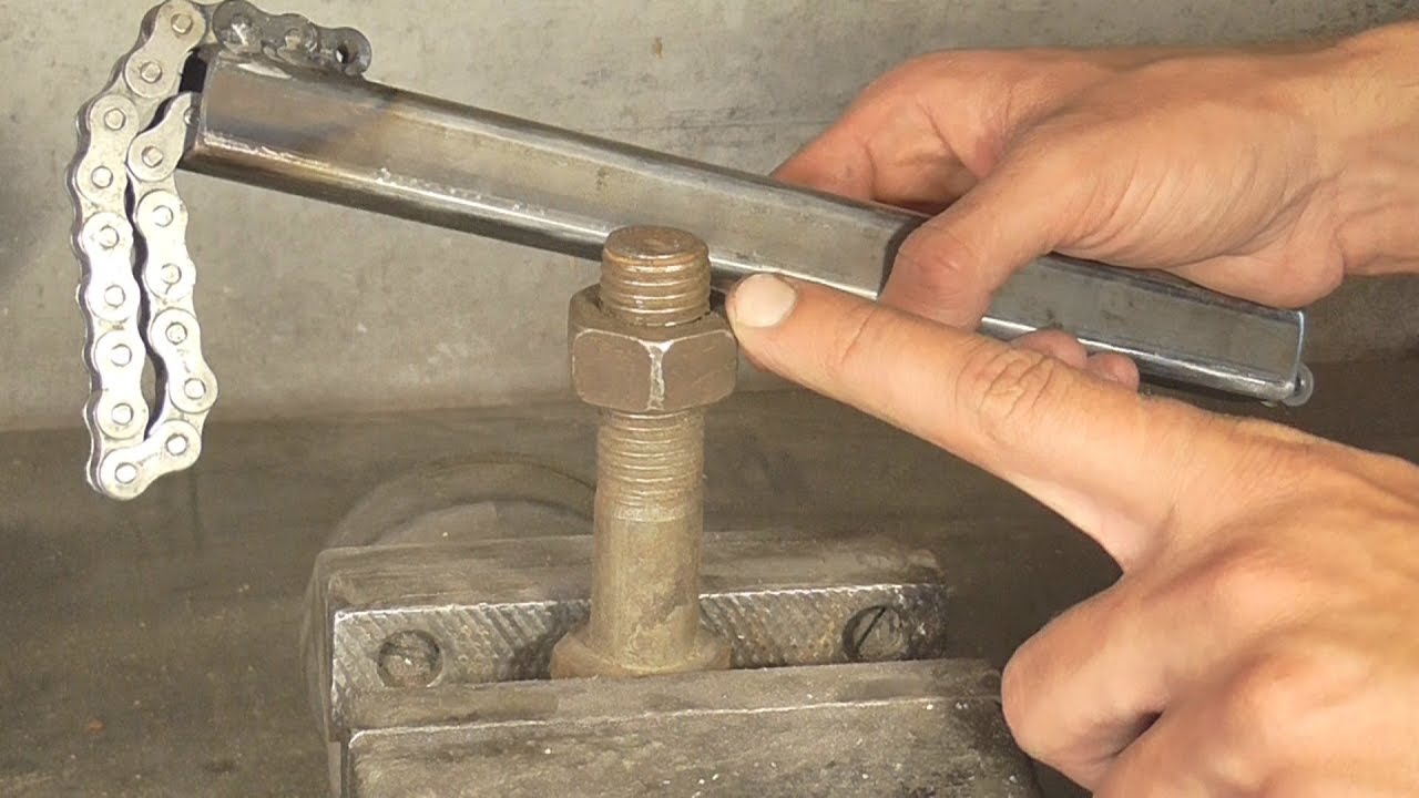 Сделай и себе такой ключ который откручивает все.