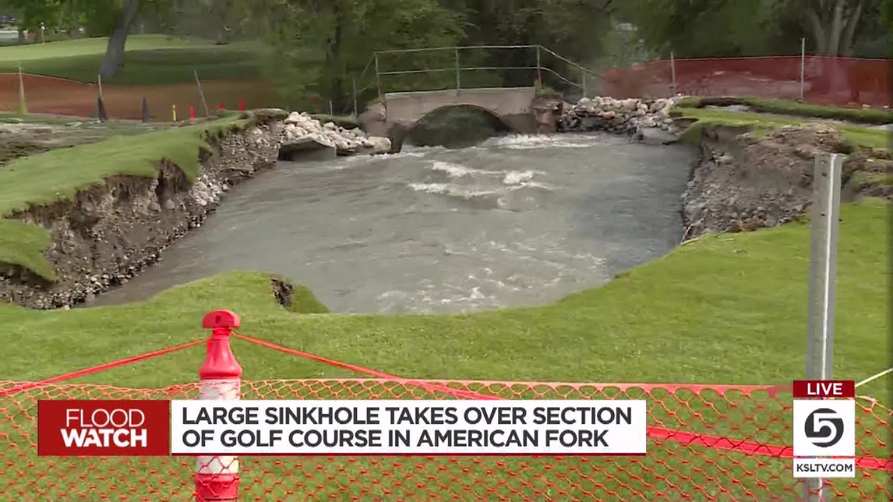 Команды следят за большой провалом грунта на поле для гольфа American Fork