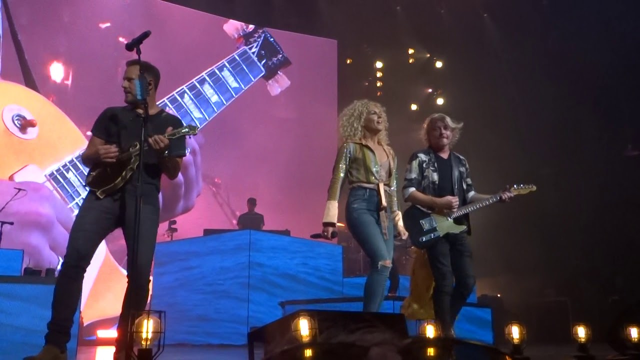 Little Big Town sings 