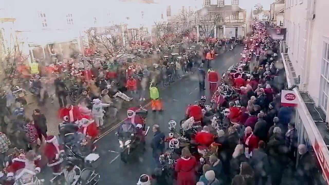 Santas on a Bike Christmas 2024 - Arriving in South Molton