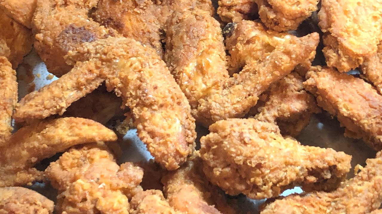 Хрустящие и сочные жареные куриные крылышки