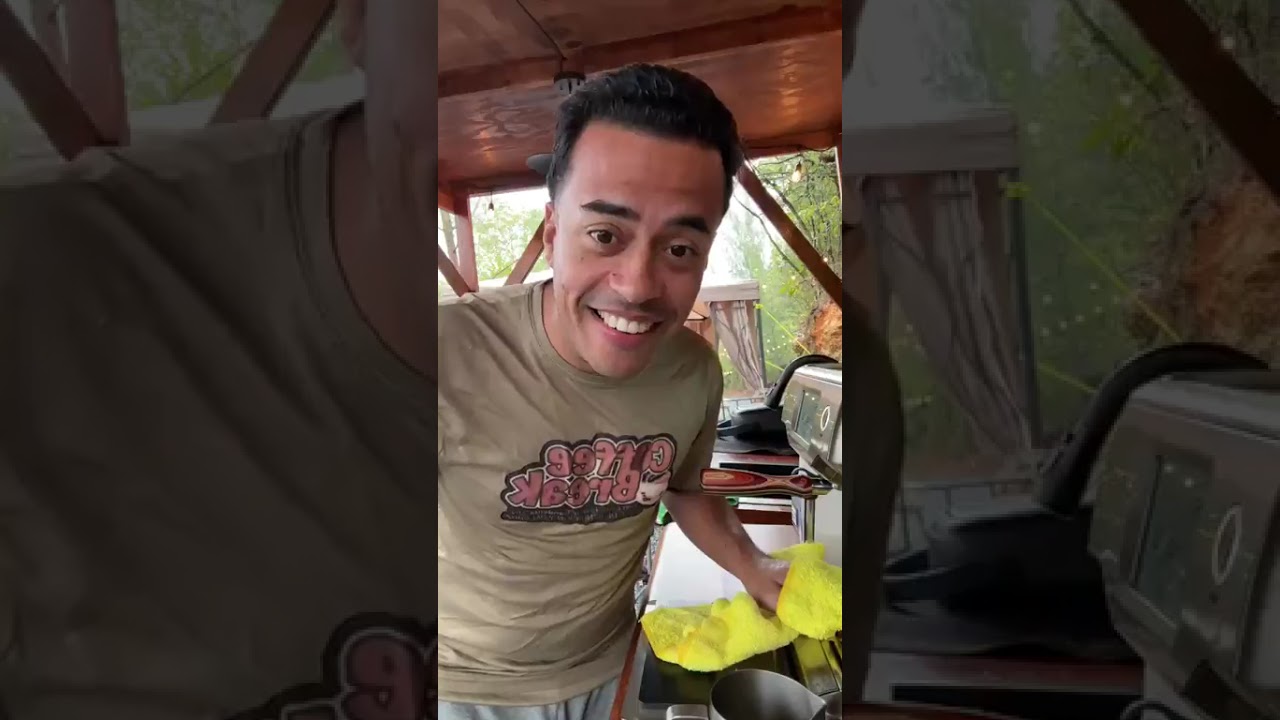 Un Cafecito con Jesus - Eddie Candelita