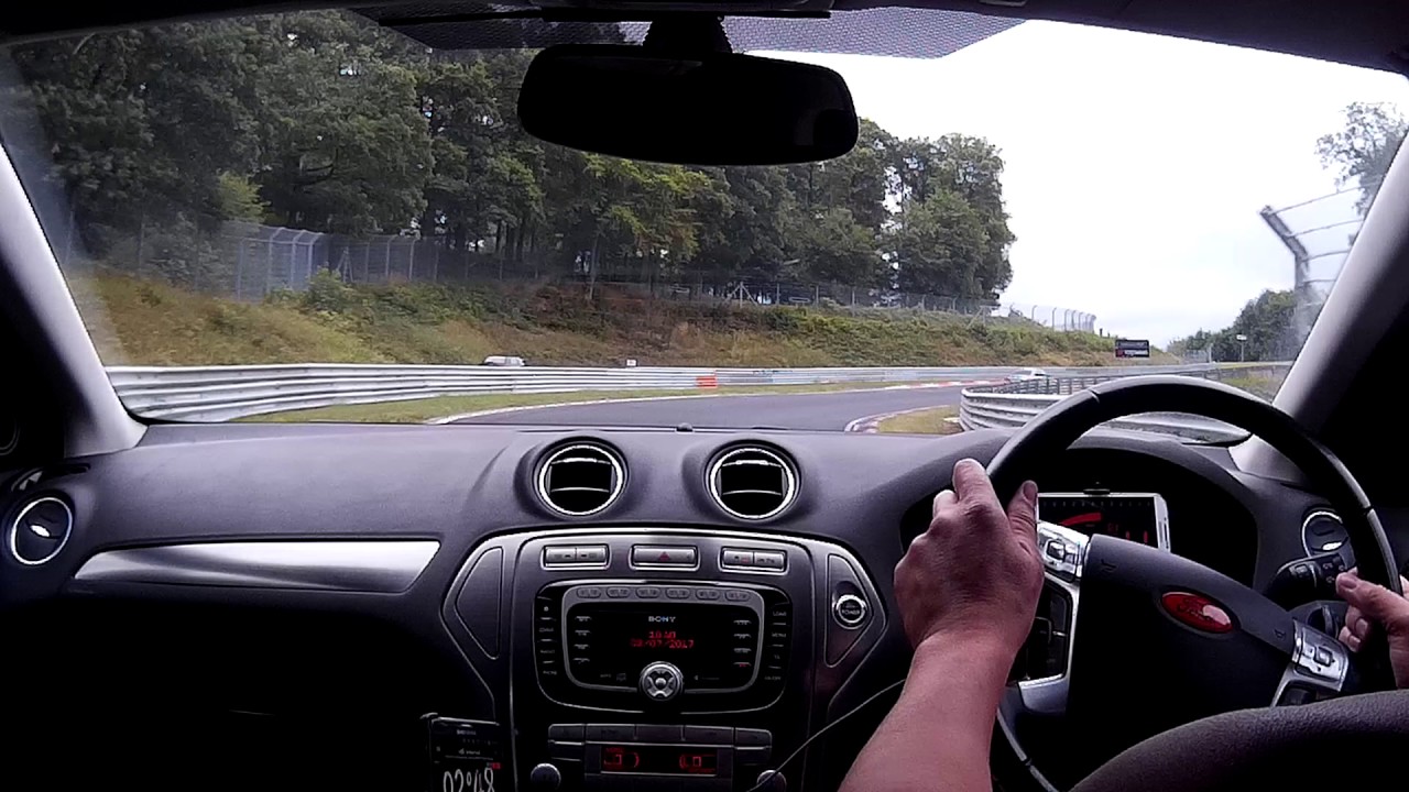Mondeo 2.5t chasing a C63 but getting held up by a 911 GT3