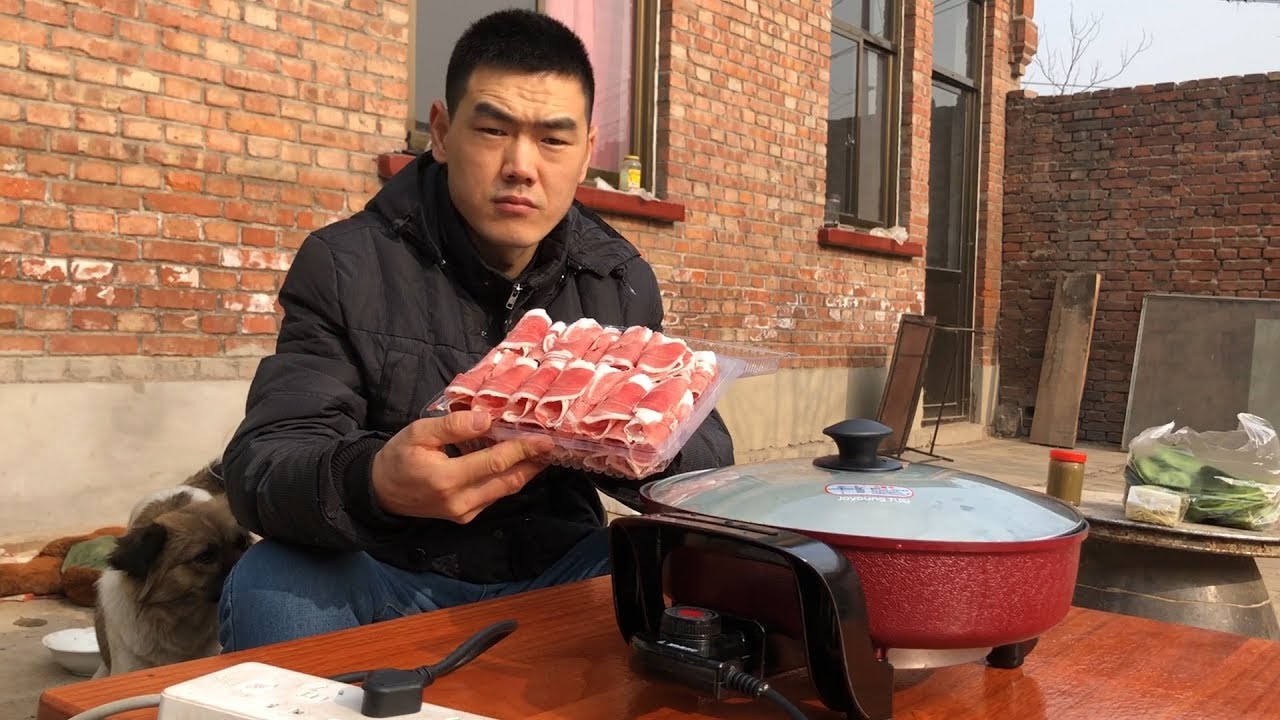 【食味阿远】38块钱买了一盒羊肉，和弟弟涮了一盒羊肉吃，俩人刚刚够吃 | Shi Wei A Yuan