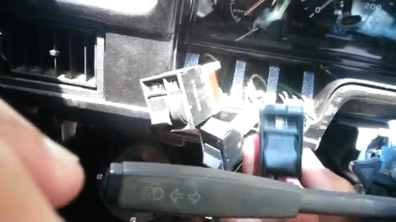 Desmontagem e remoção do painel de instrumentos - Parte 1