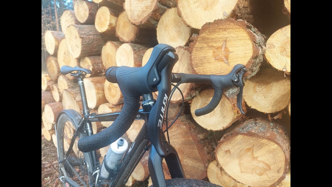 Gravelowy Accent Nordkapp - tani gravel na chińskich manetkach Sensah 2x9