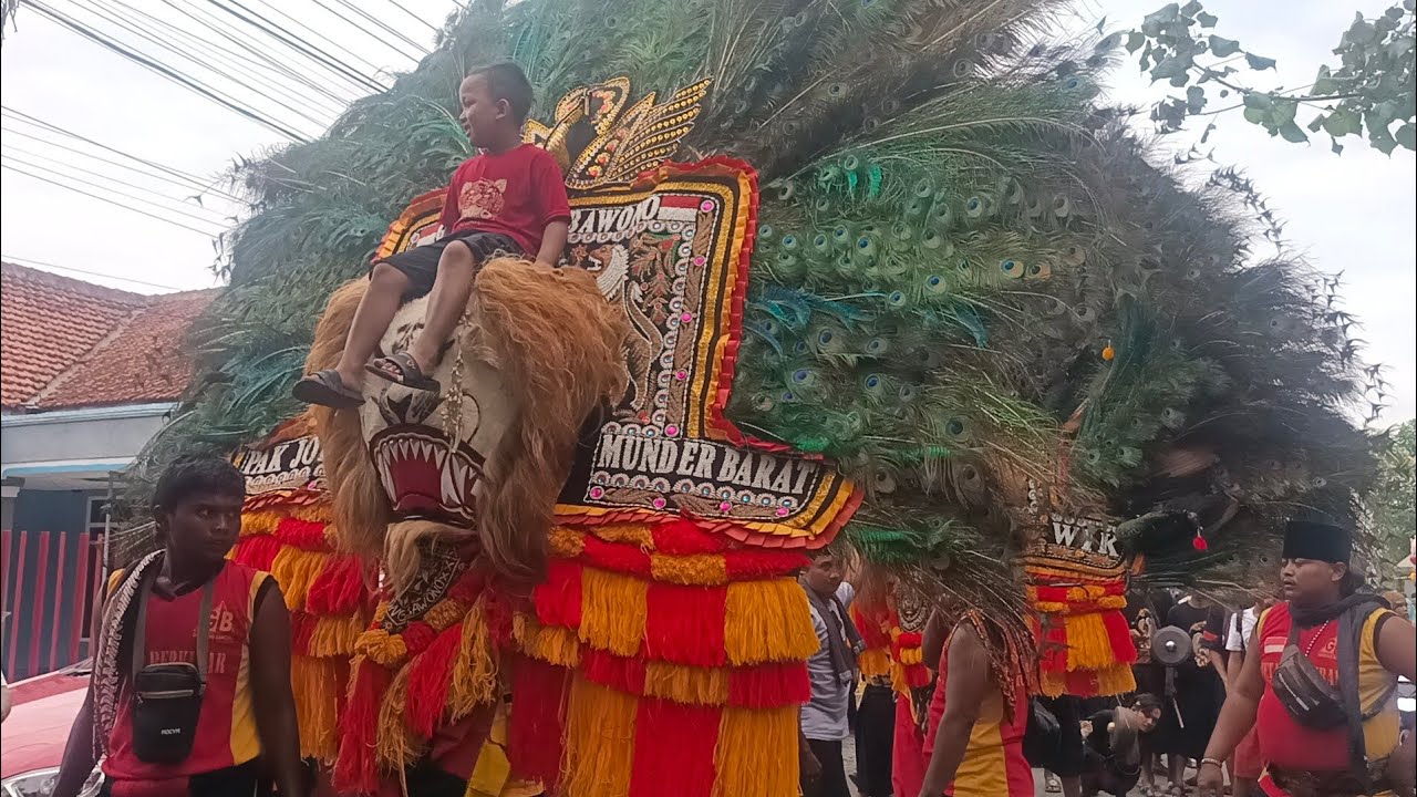 NGARAK KELILING BERSAMA BOLO REOG LUMAJANG DI DESA TEMPEH DI MARKAS REOG TRI MANUNGGAL