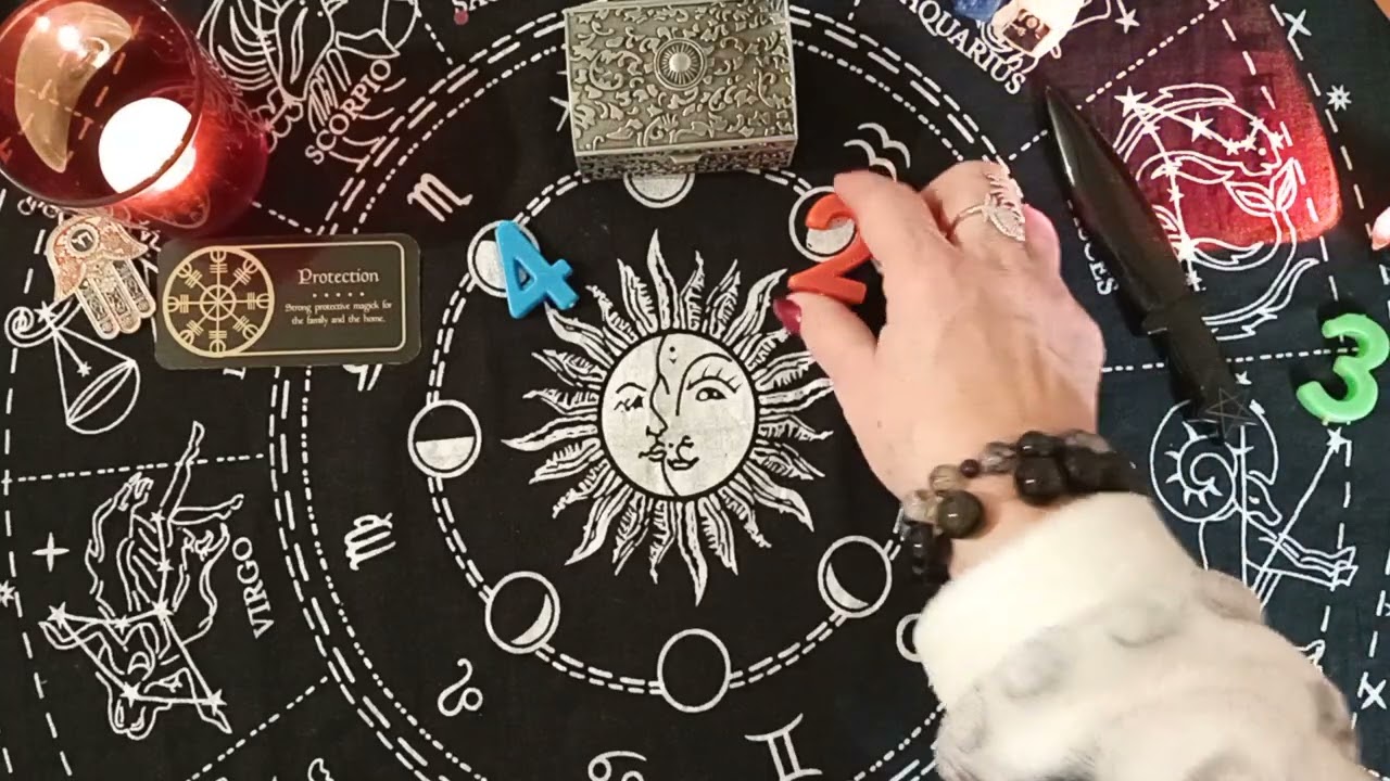 СТУЧИТ,ГРЕМИТ,НА ПОРОГЕ СТОИТ