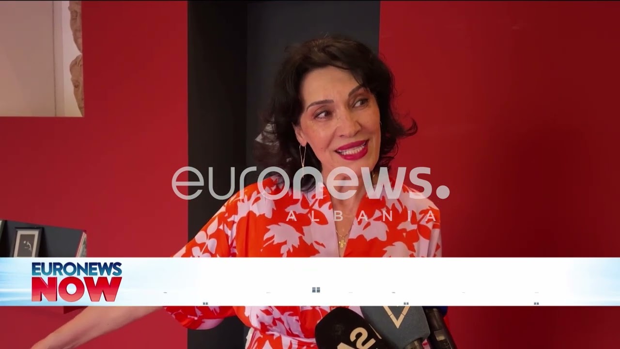 Dokumentar p&euml;r aktorin Pandi Raidhi. Kor&ccedil;a p&euml;rkujton aktorin e madh, t&euml; mbi 100 roleve n&euml; filma