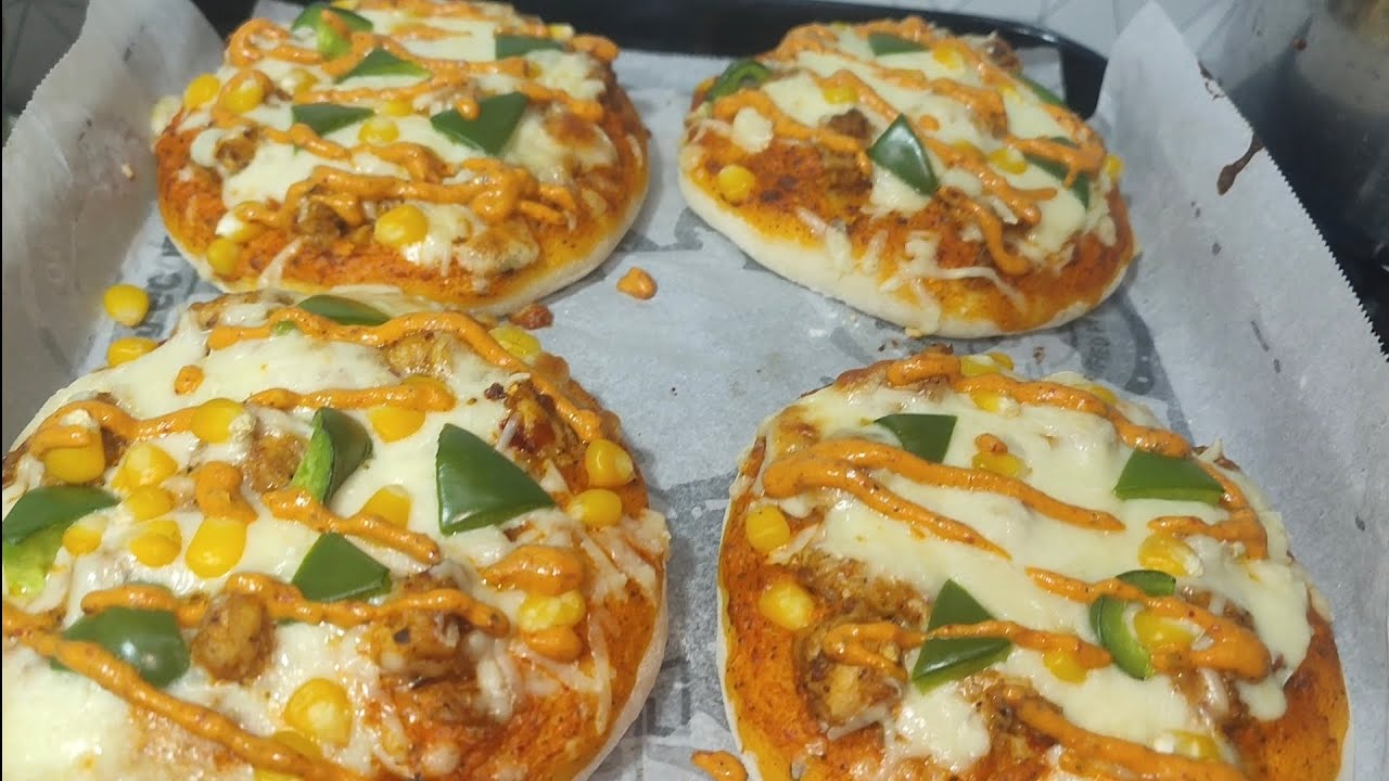 Weekend Pe Pizza Farmaish 🍕 |Pizza Dough With Sauce |Perfct Homemade Mini Pizza Recipe....