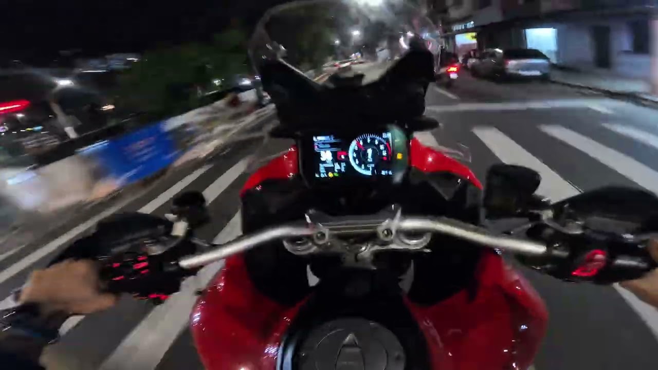 DUCATI V4S COM OS DOIS BAÚS LATERAIS NA CIDADE 🔥