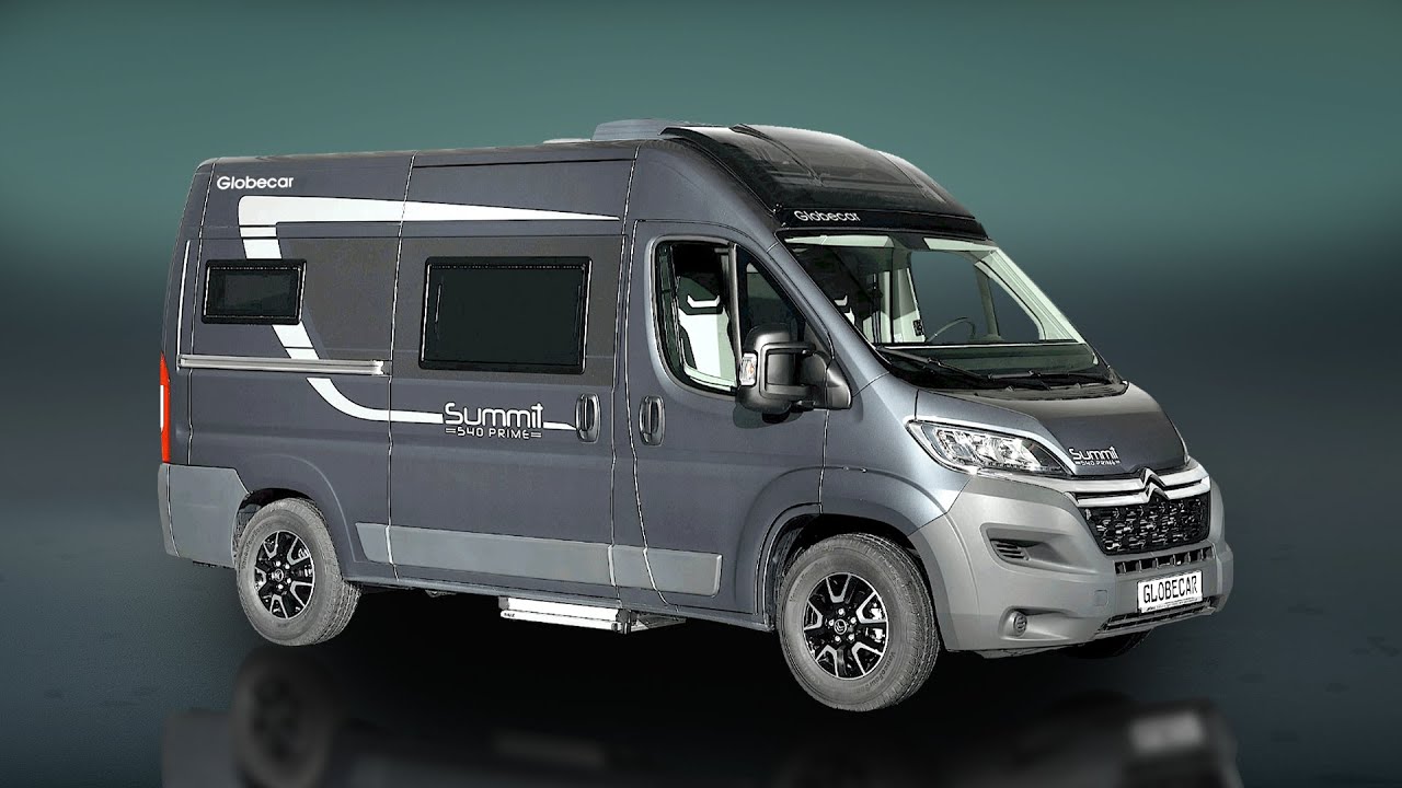 SkyRoof и поворотная ванна в кемпере панельного фургона Globecar Summit Prime 540.