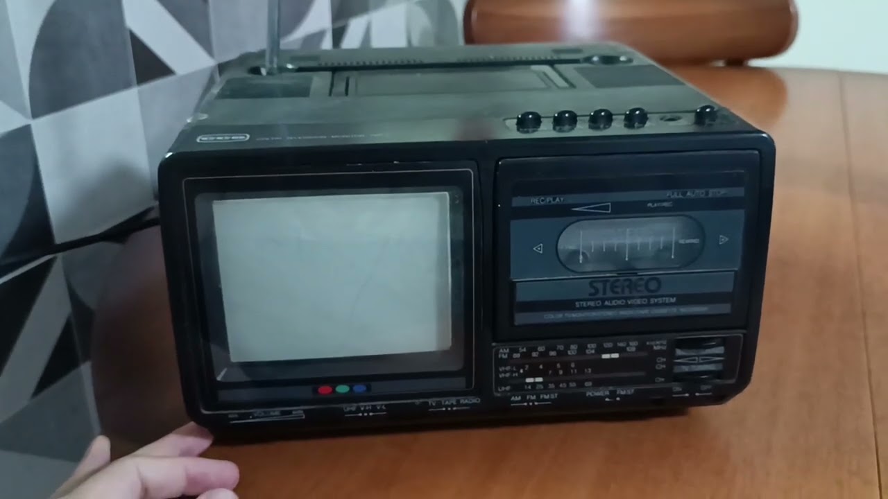 Mini Tv Rádio E Toca Fitas Cce Portátil - Funcionando