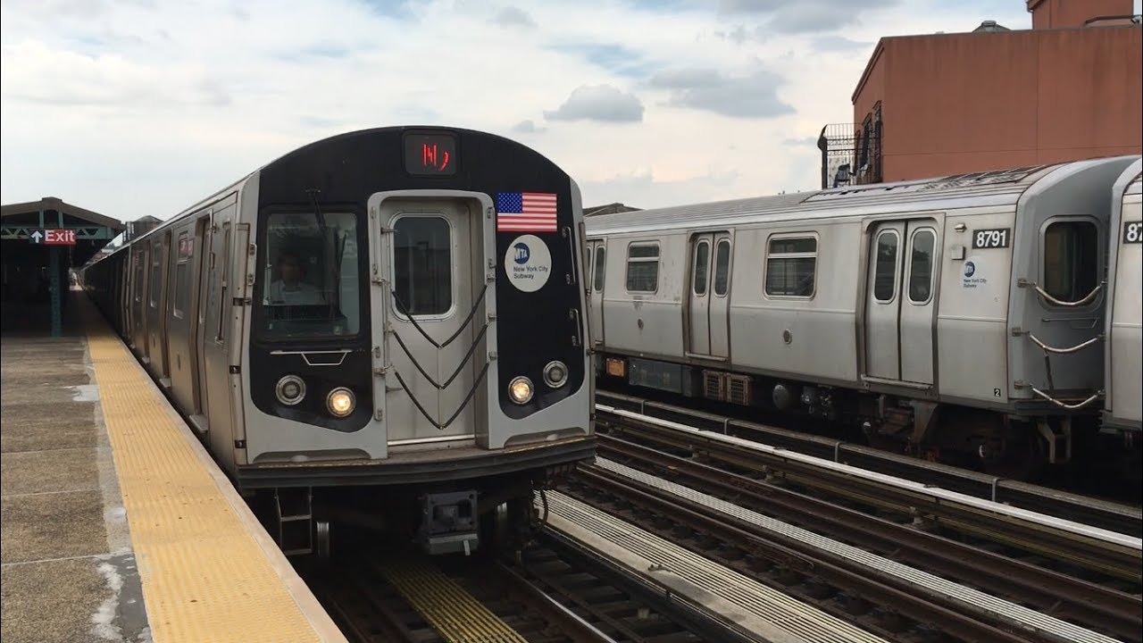 BMT West End Line: Manhattan and Coney Island bound (F) and (N) Trains @ 50th Street (R160A, R160B)