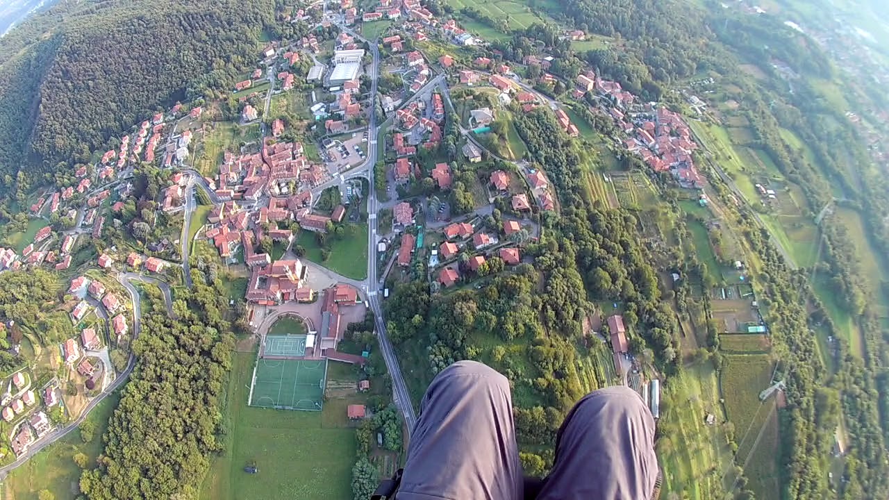 Da Ello al Campanone della brianza, quasi 5 minuti di planata a motore spento.