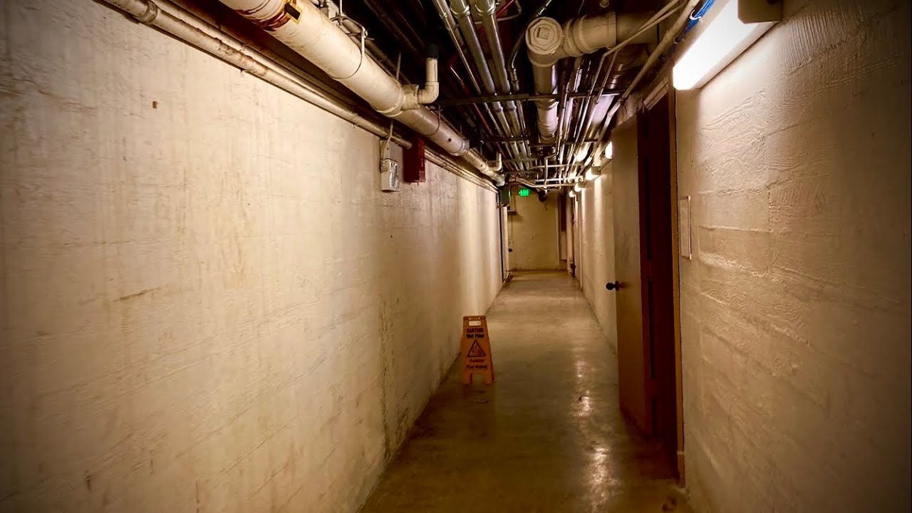 Going into the backrooms (and escaping) without getting lost