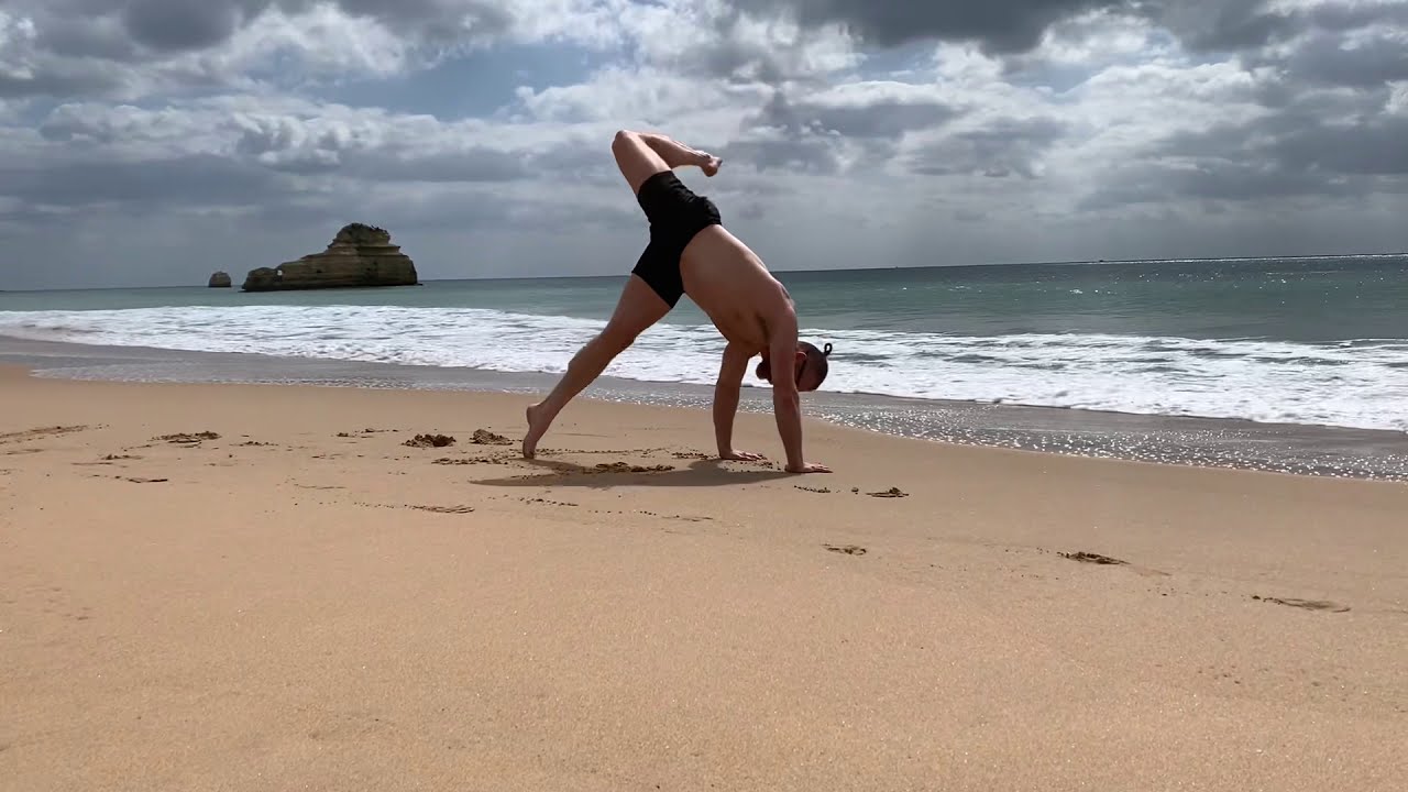 Advanced Animal Flow combos on the beach