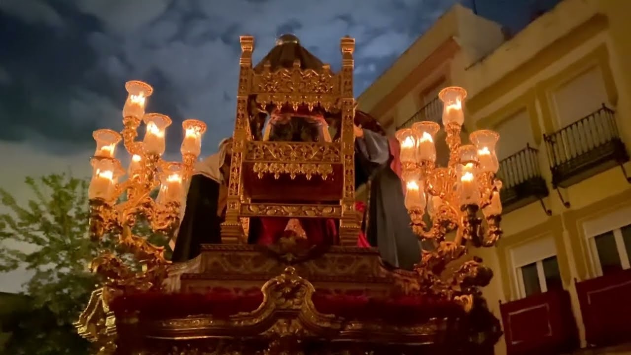 Entrada silencio blanco (hdad amargura) Sevilla 2025 tres caídas