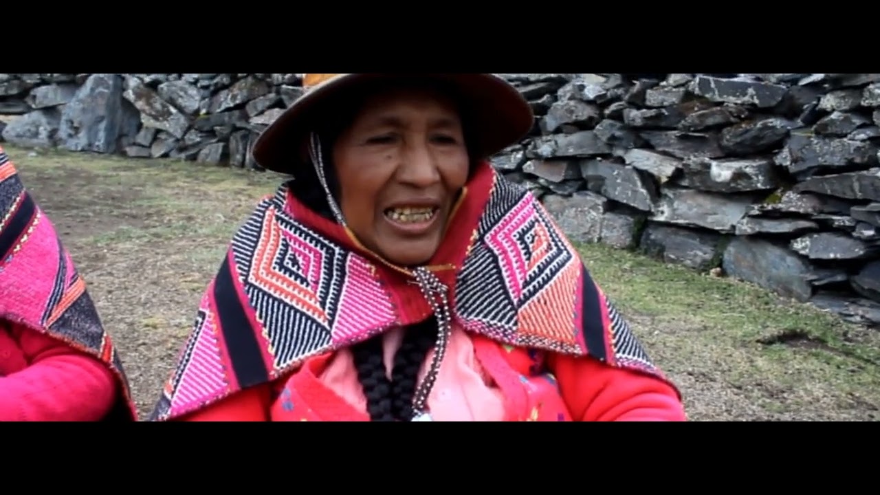  Mama elena  P'allchay el Custumbre Orejinaria ancestral de la Nación  Q'eros 