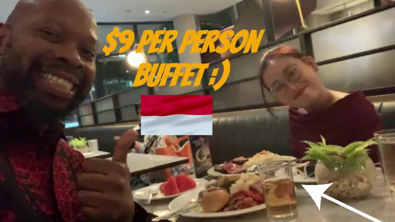 В ресторане Double Chin действует система "шведский стол" с неограниченным количеством еды!!!