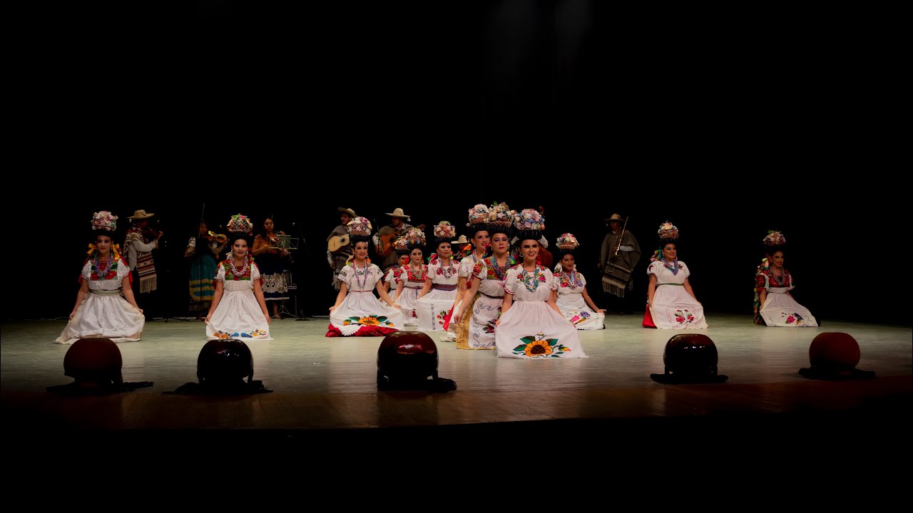 Danza de las Aguadoras-Incre&iacute;ble Presentaci&oacute;n de la Orquesta Ireta Keri con el Ballet B&uacute;ho Nicolaita