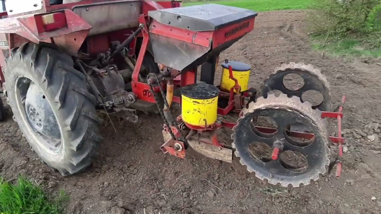 imt traktor setva kukuruza sa olt sijačicom