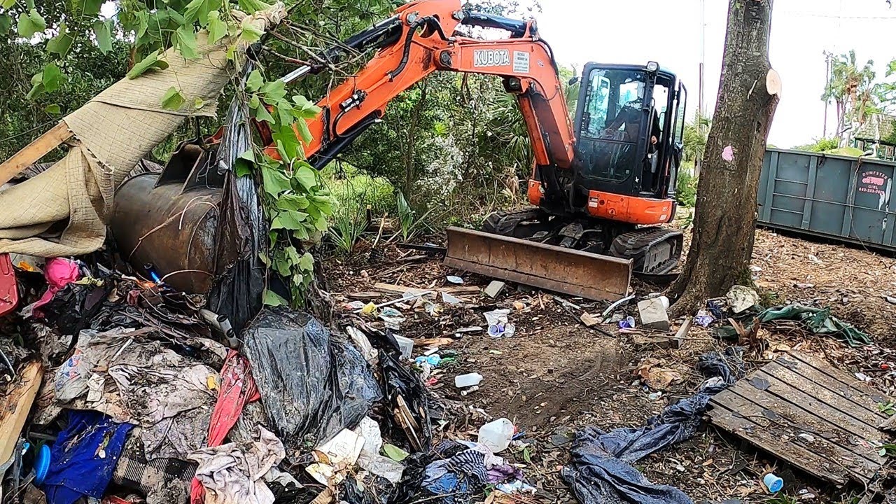 HOMELESS HELLHOLE NEEDS MAJOR CLEANUP AND BIG MUNCHIE!