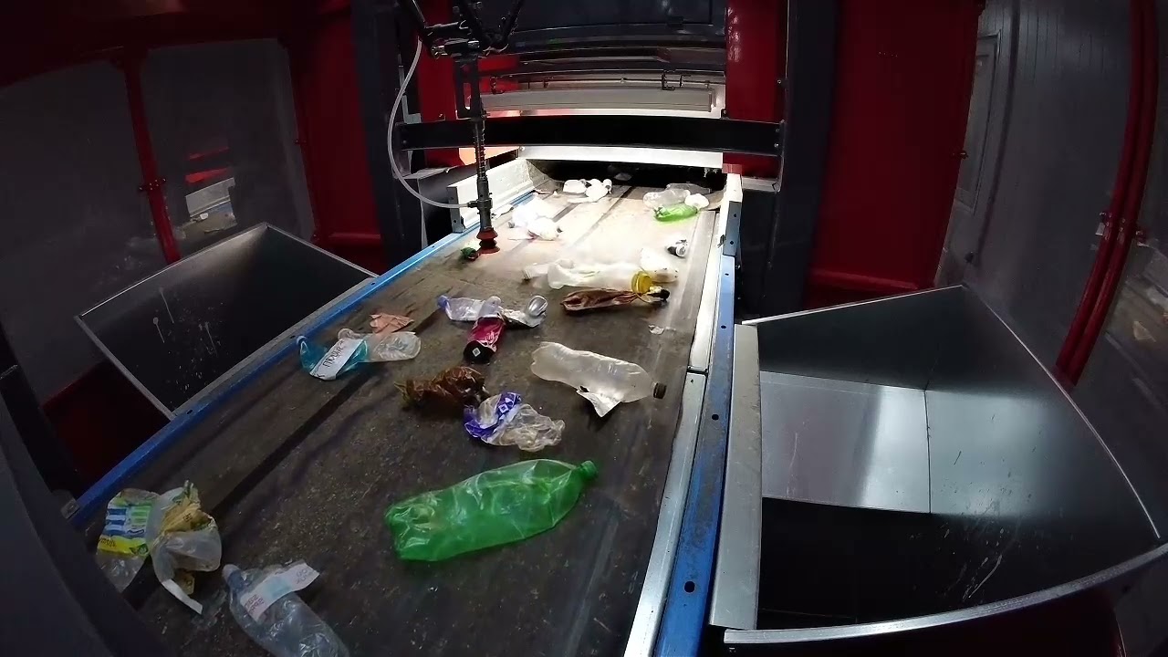 Delta robot for sorting white PET bottle