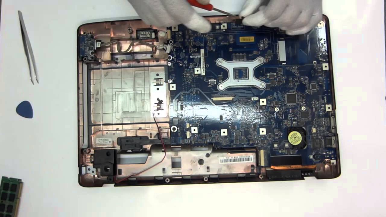 Профессиональная разборка ноутбука Acer Aspire 5737z , чистка системы охлаждения Repair