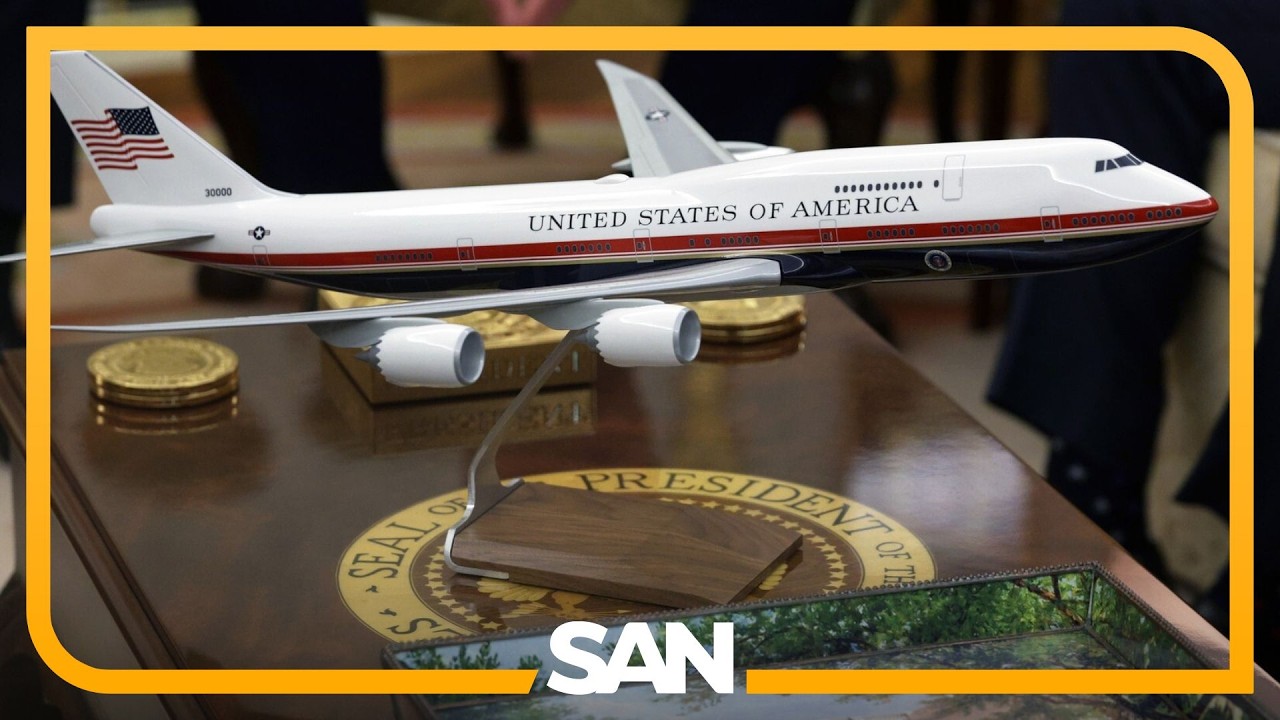 Сообщается, что президентский самолет Air Force One заменит синий цвет времен Кеннеди на цветовую...