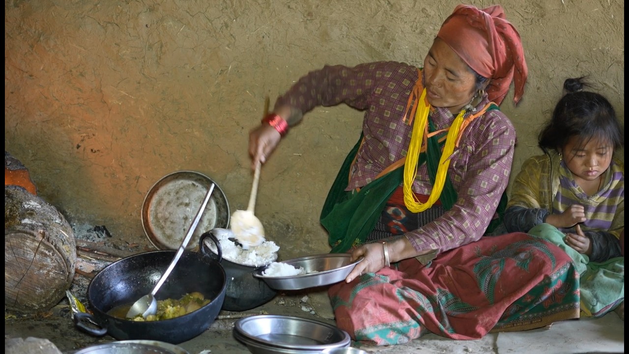 Cooking cauliflower greens and potato curry in the village ll Rural village life