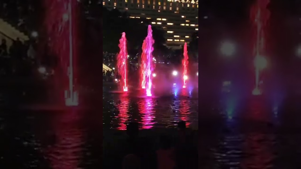Atraksi air mancur menari Taman Lapangan Banteng