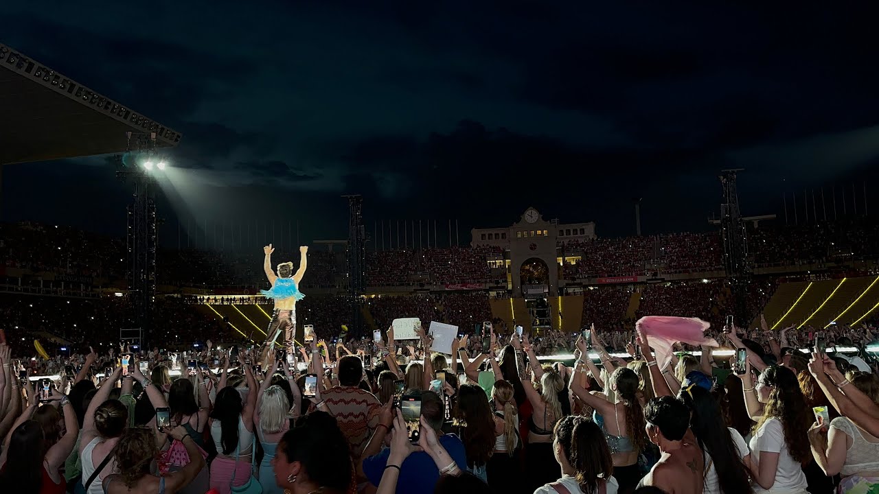 Adore You - Harry Styles Live Barcelona 2023 4K HDR Jonny’s Place
