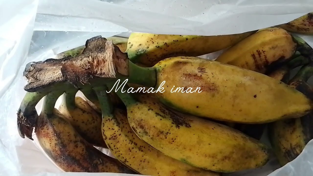 Goreng pisang dengan suasana yang mendung!! #kegiatanIRT