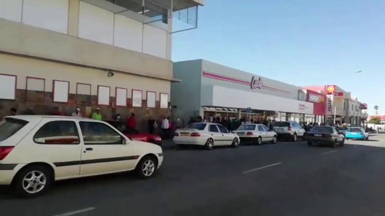 Dorp vol mense op Dag 4. Oudtshoorn Courant 30 Maart 2020