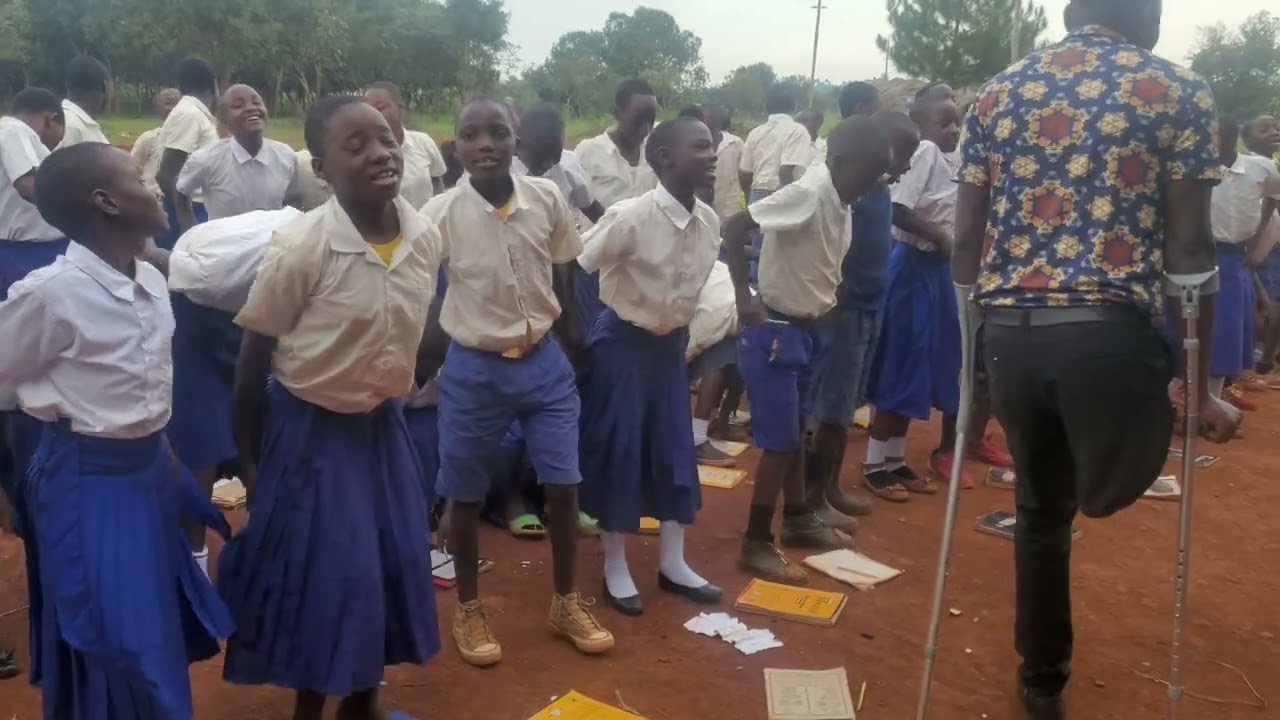 TAZAMA TEACHER YUFRESH AKIFUNDISHA SOMO LA SAYANSI DRS7 KWA MBINU BORA KABISA YA WIMBO.🥰 JIFUNZE LEO