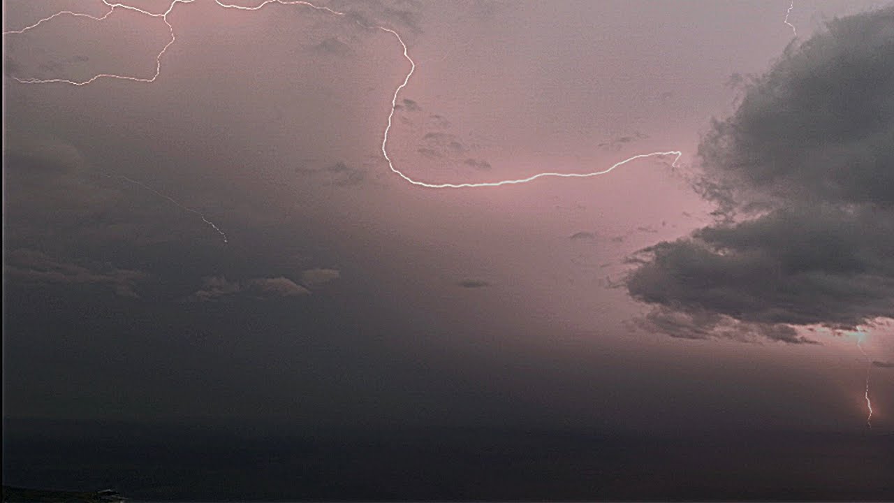 Orage fort activités électriques très forte gros impact de foudre à St leu île de la 974  02/02/2026