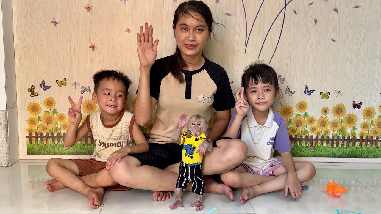 Monkey Abi is happy with her family