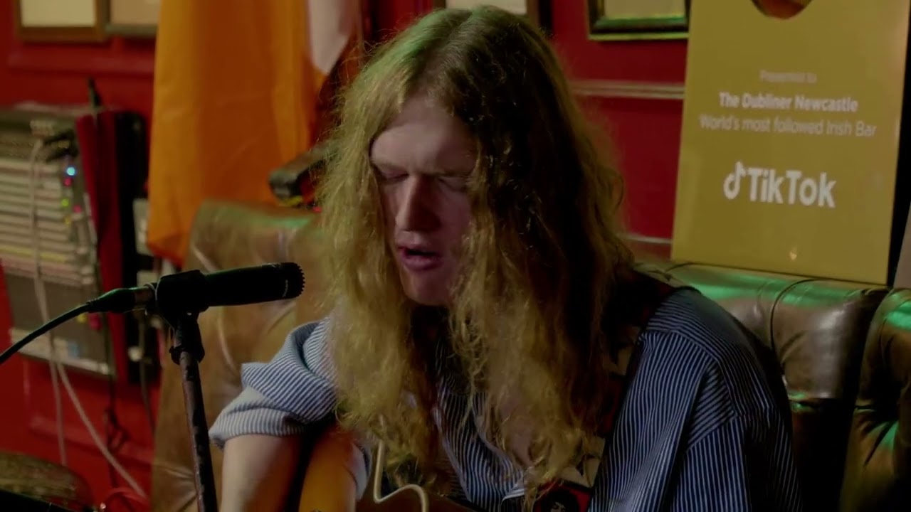 Daniel Maple- I love you and i hate goodbyes (unplugged) Pub Table Sessions