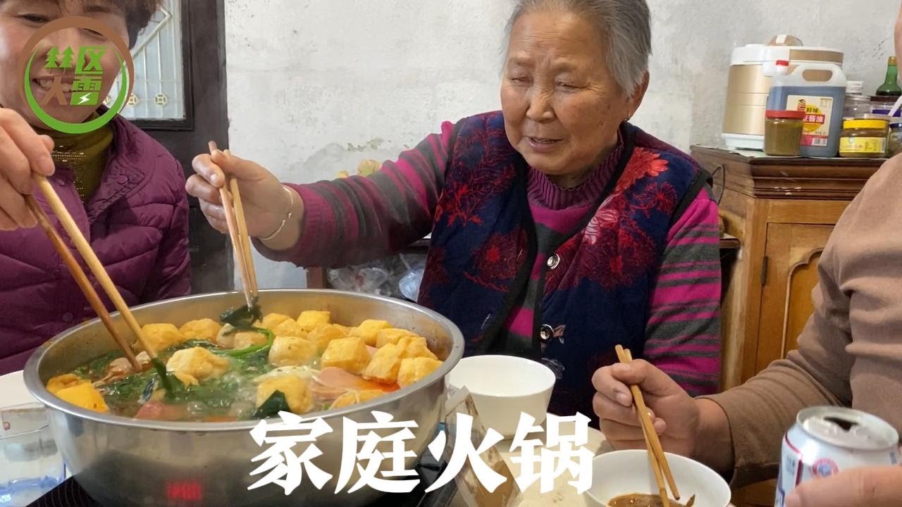 买了3斤羊肉卷，在自家做火锅，电磁炉陪铁盆，简单方便还好吃