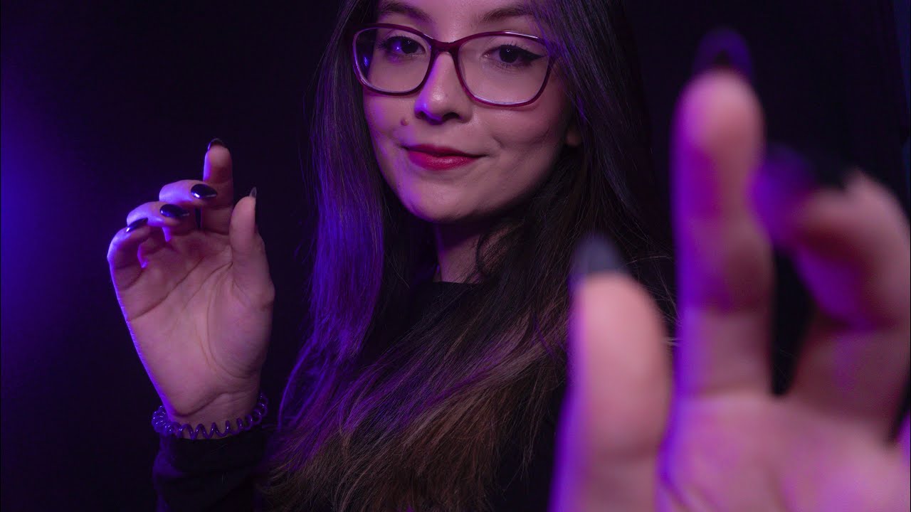 ASMR | removendo energias negativas (voz suave, sussurros e plucking)