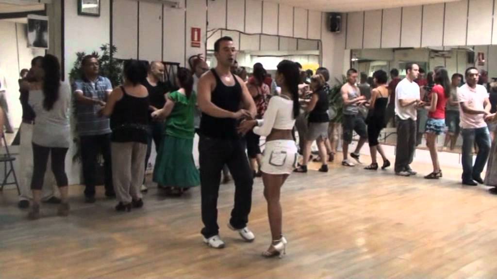 FIGURA DE BACHATA ABRAZALA