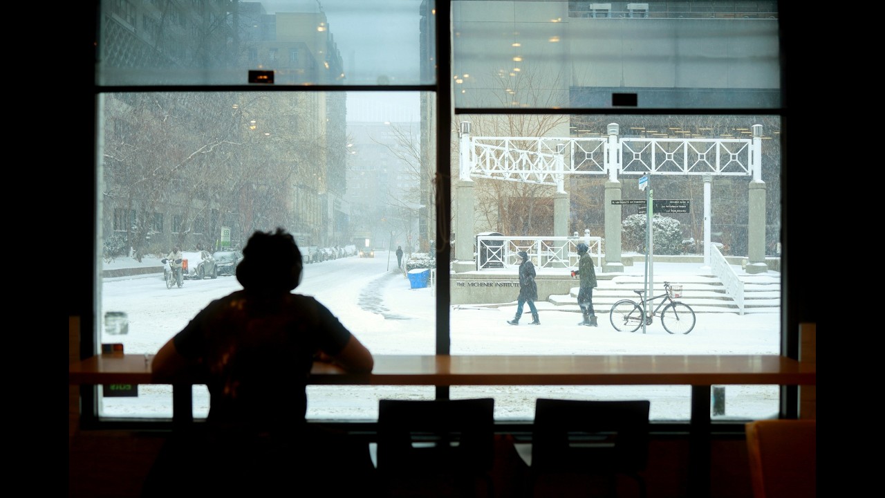 Snowy Street Café – Smoky Female Jazz on a Winter Night