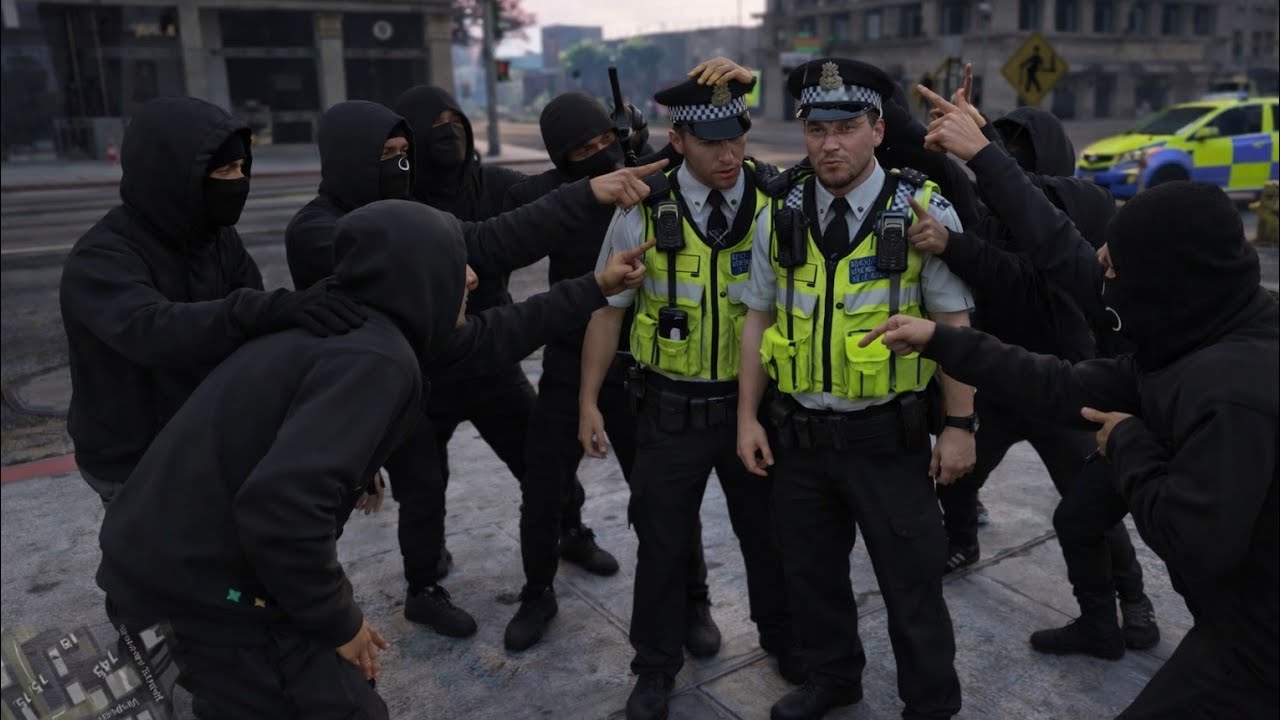 POLICE GET BULLIED | GTA RP | FIVEM 