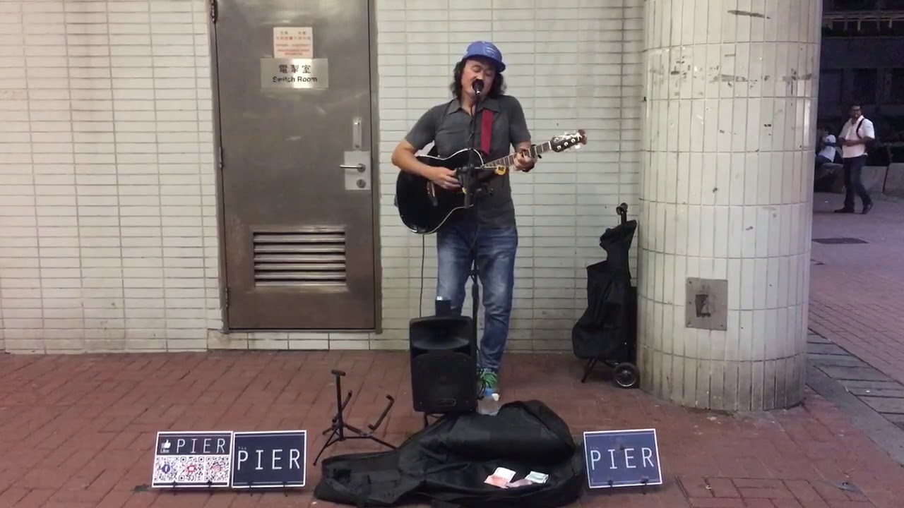 Still got the blues cover by Pao, 8 Sep 16 @Central Pier 3 busking