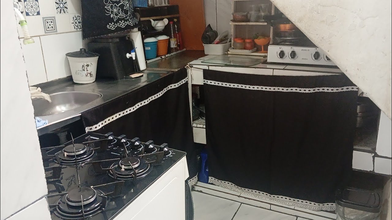 Como está sendo minha segunda feira.. Organização no meu quarto 